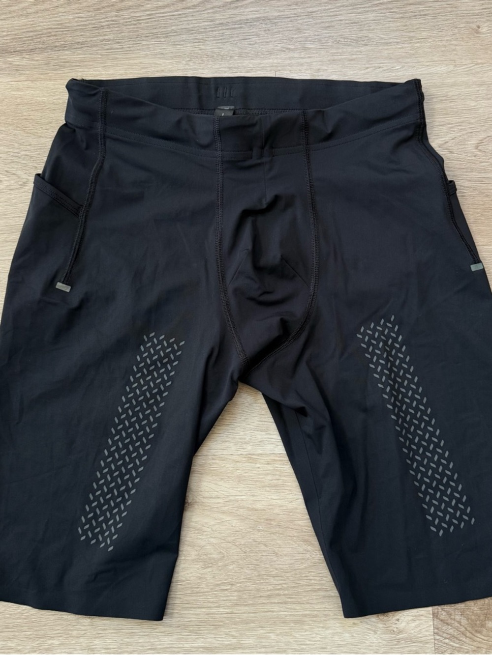 Lululemon Men's Size Large Vital Drive Training Half Tight 10" Shorts Black